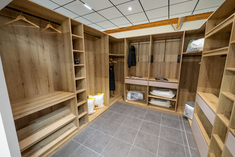Conception et pose de dressing Le Mans